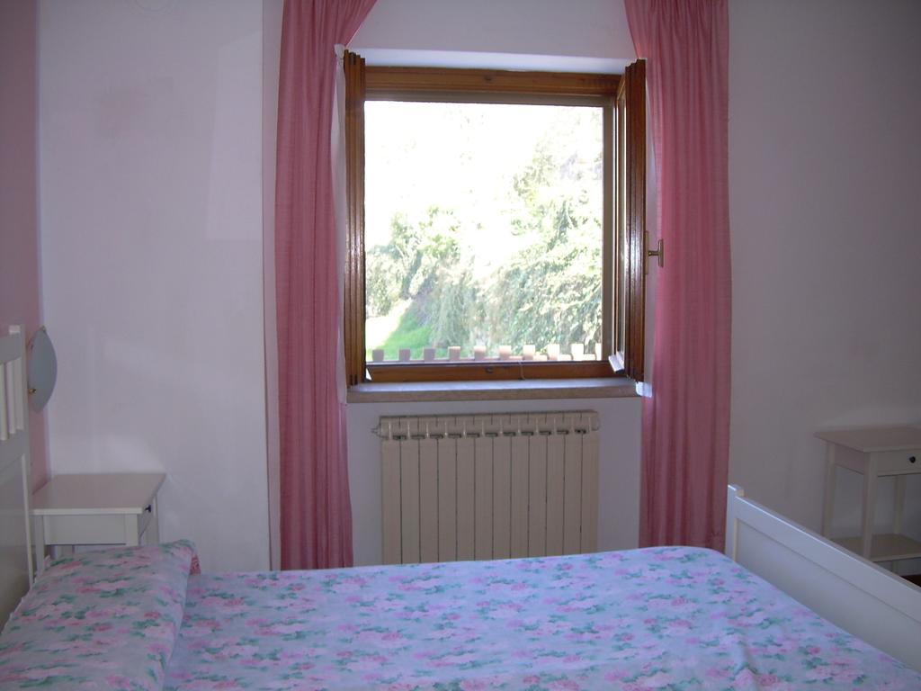 Casa Mary Apartment Brenzone sul Garda Bilik gambar