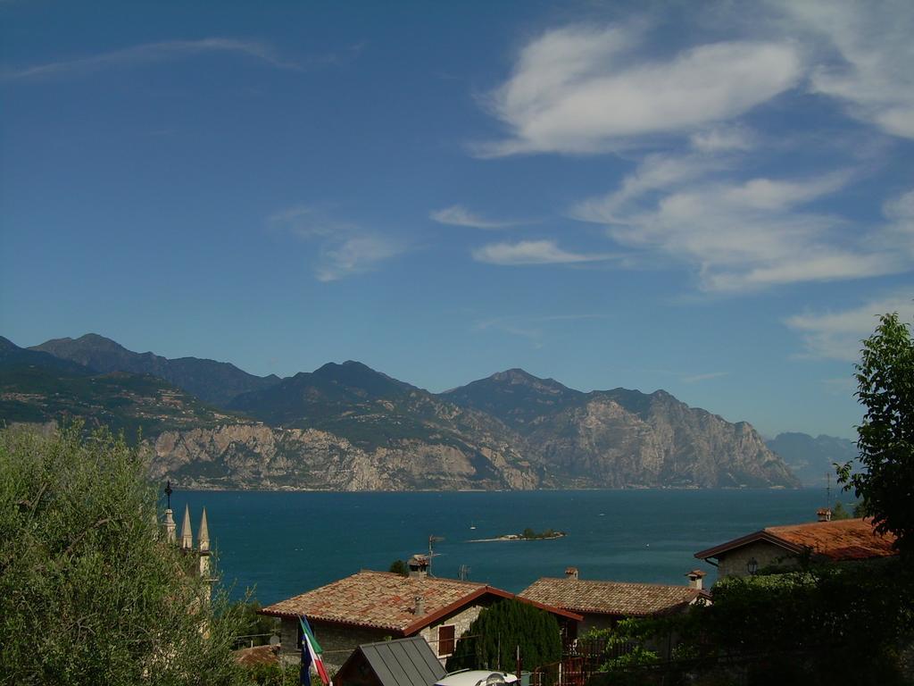 Casa Mary Apartment Brenzone sul Garda Luaran gambar