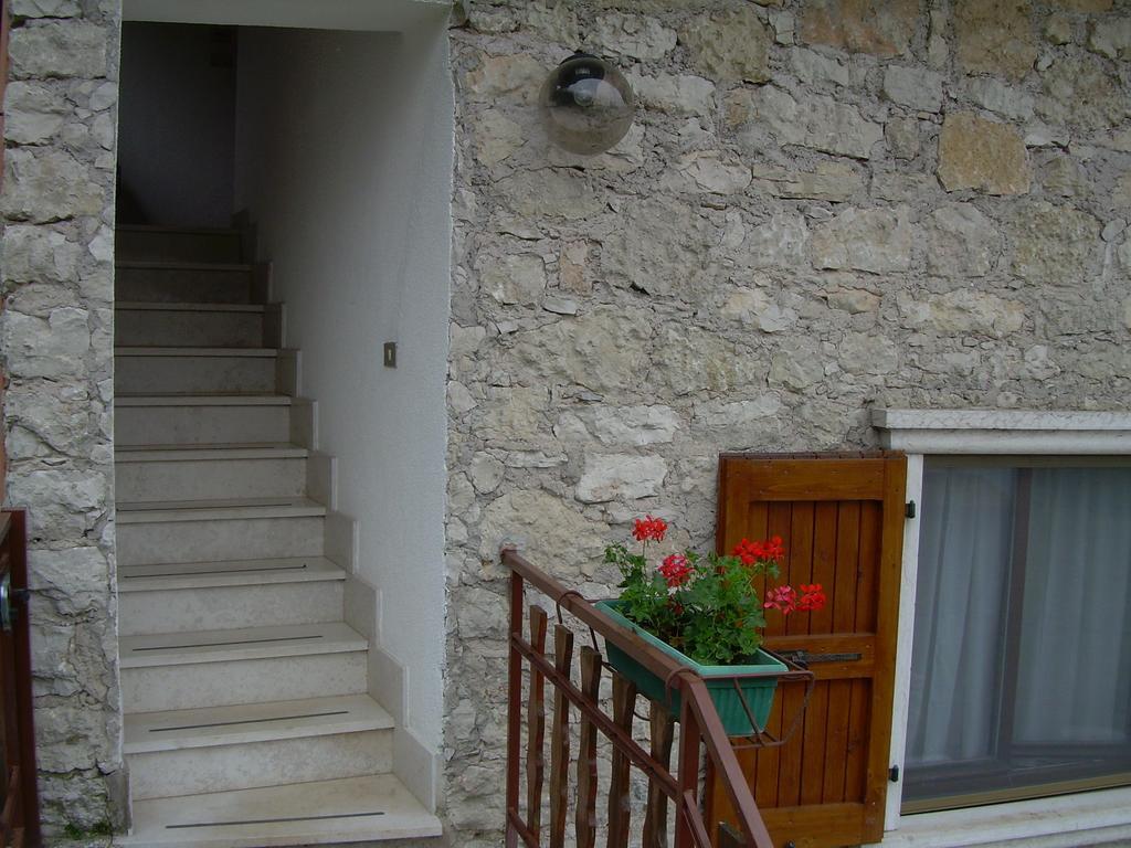 Casa Mary Apartment Brenzone sul Garda Bilik gambar