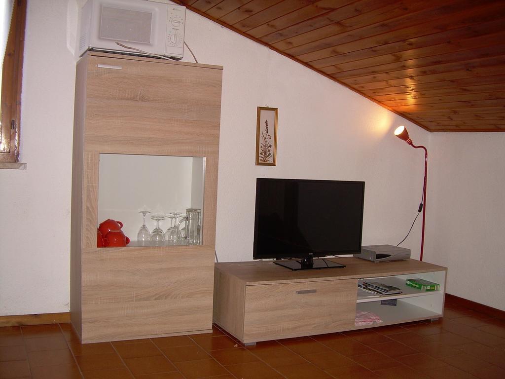 Casa Mary Apartment Brenzone sul Garda Bilik gambar