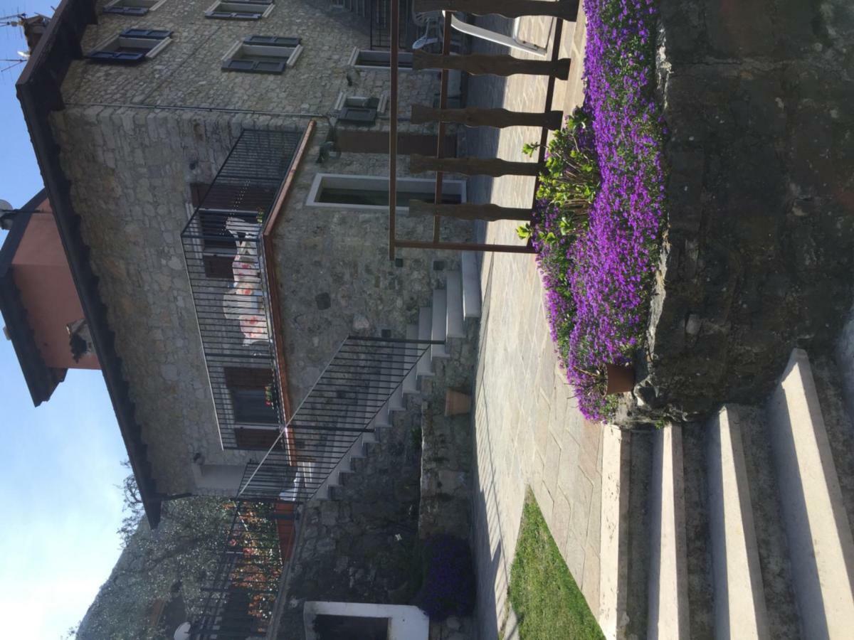 Casa Mary Apartment Brenzone sul Garda Luaran gambar
